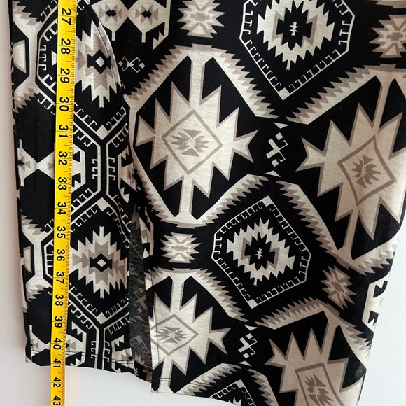 Black and white pattern bodycon tshirt dress with front slit (size small) - Picture 4 of 6